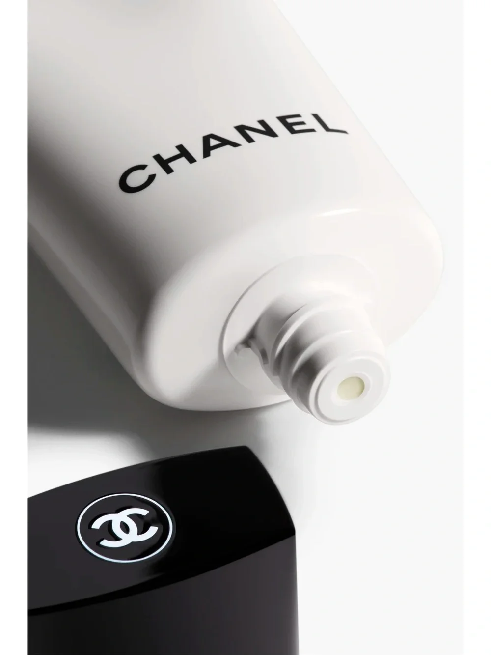 CHANEL La Mousse Camellia Cleansing Cream-to-Foam 150ml